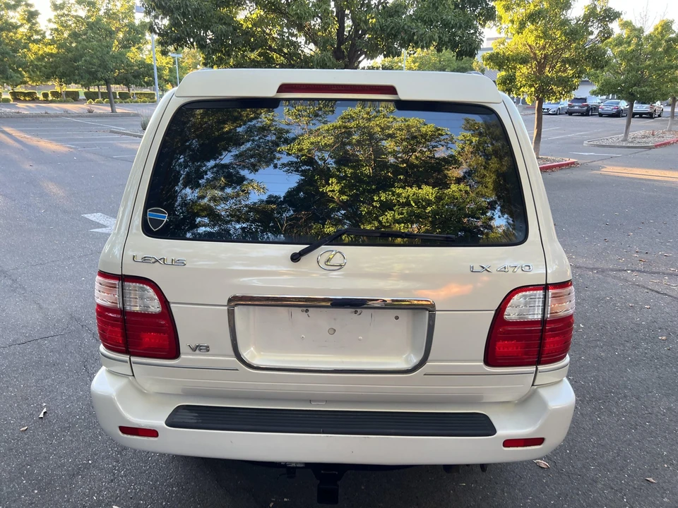 2001 Lexus LX 2nd Gen - Image 12 of 31