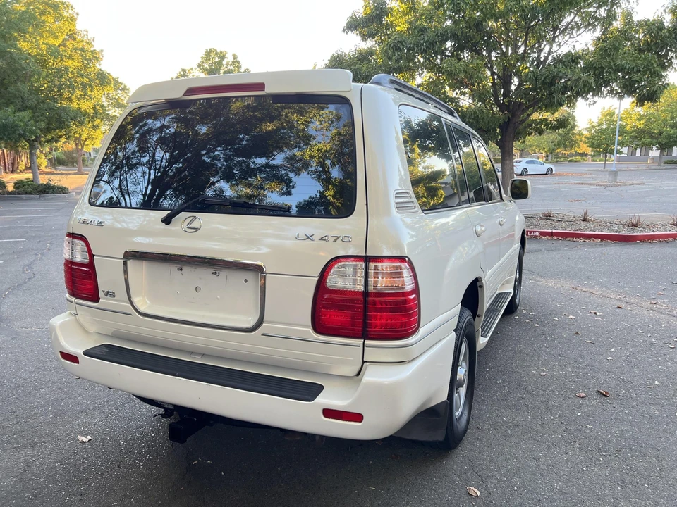 2001 Lexus LX 2nd Gen - Image 13 of 31