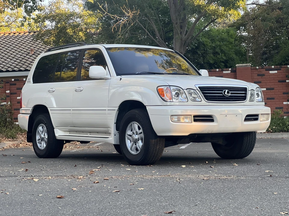 2001 Lexus LX 2nd Gen - Image 22 of 31