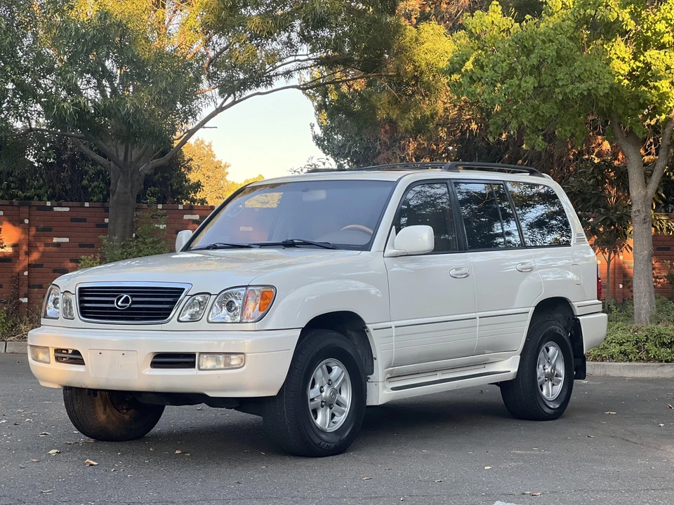 2001 Lexus LX 2nd Gen - Image 2 of 31