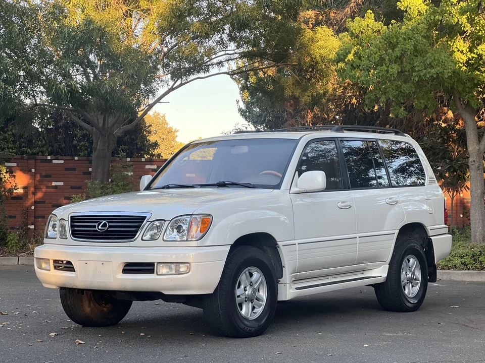 2001 Lexus LX 2nd Gen - Image 3 of 31