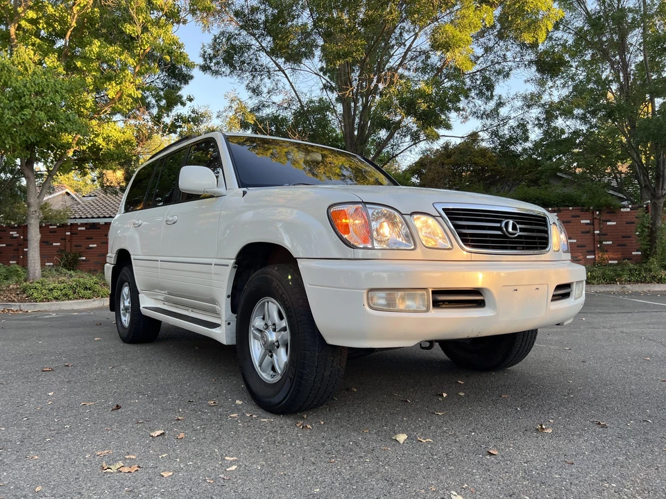 2001 Lexus LX 2nd Gen - Image 20 of 31