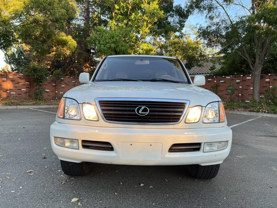 2001 Lexus LX 2nd Gen - Image 25 of 31