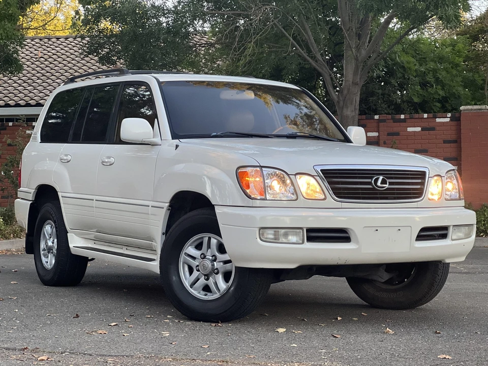 2001 Lexus LX 2nd Gen - Image 21 of 31