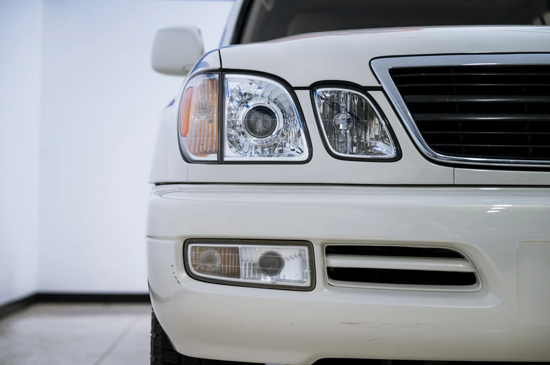 2001 Lexus LX 2nd Gen - Image 20 of 31