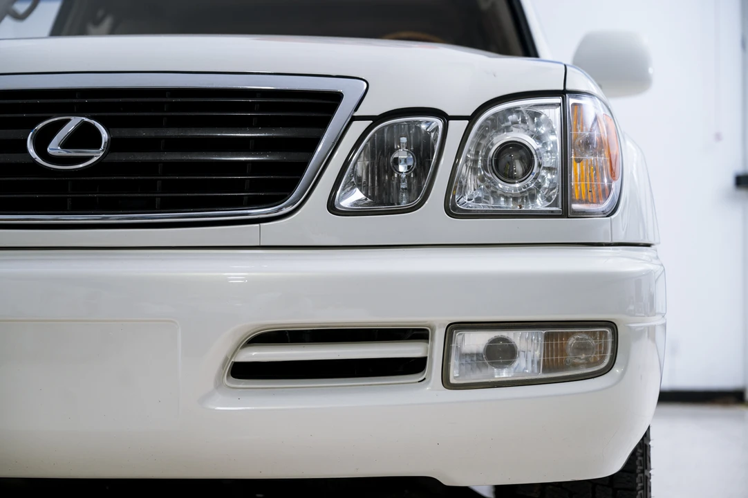2001 Lexus LX 2nd Gen - Image 21 of 31