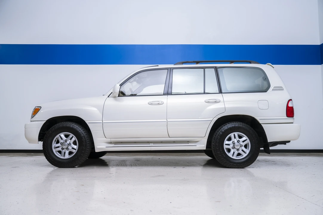 2001 Lexus LX 2nd Gen - Image 3 of 31