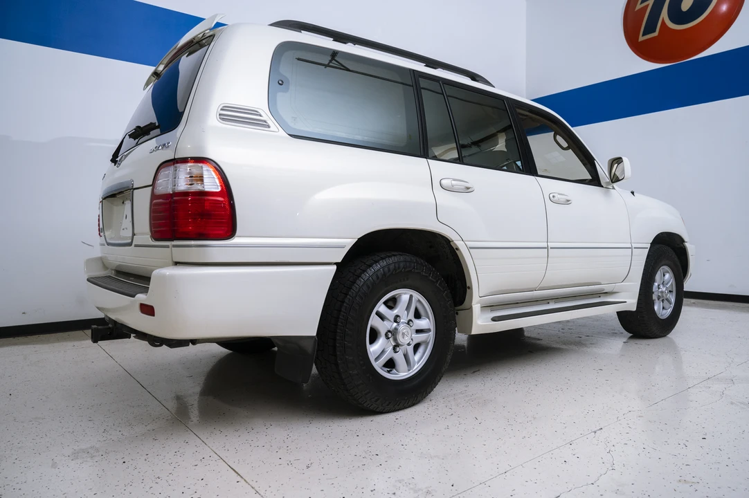 2001 Lexus LX 2nd Gen - Image 7 of 31