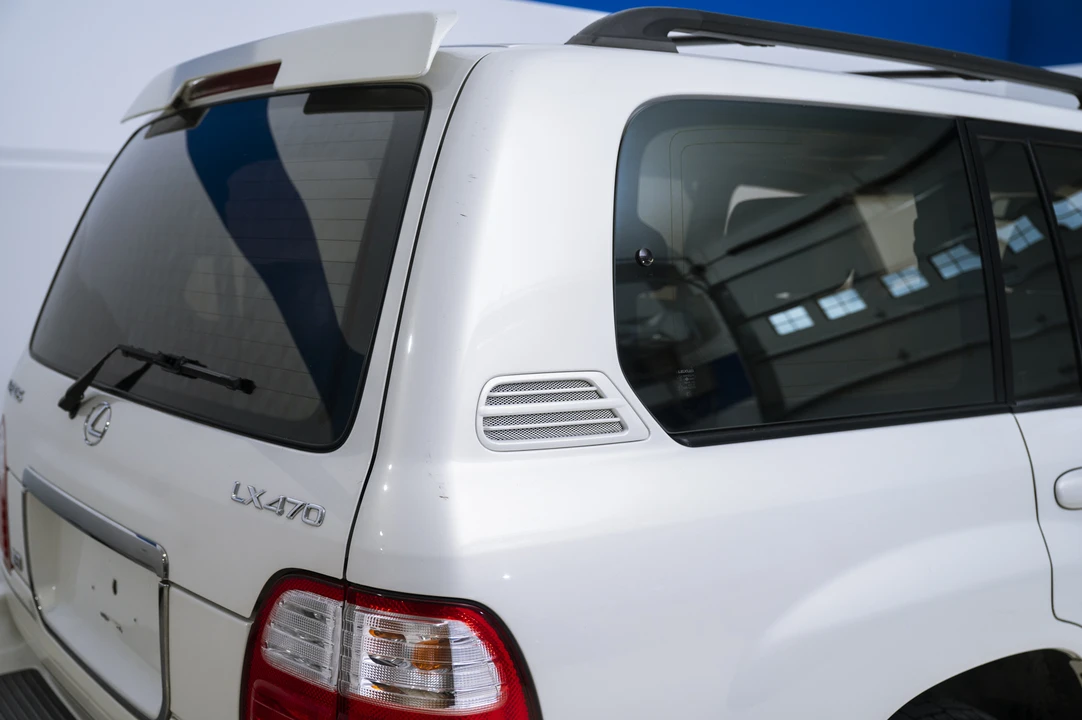 2001 Lexus LX 2nd Gen - Image 26 of 31