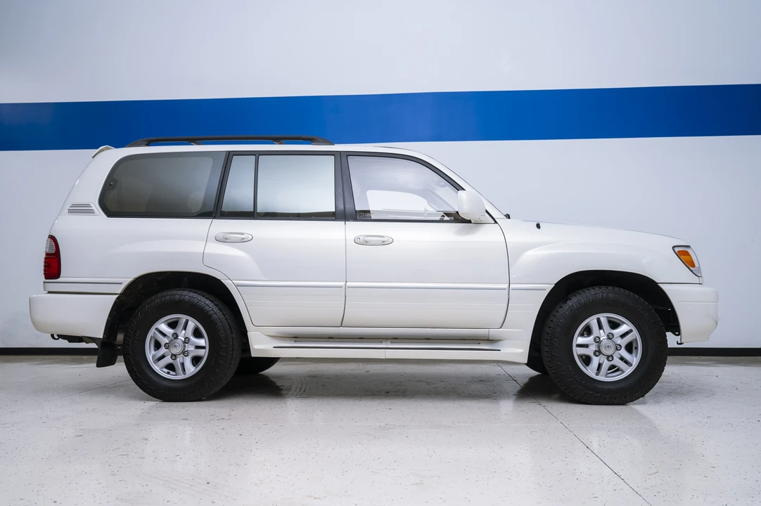 2001 Lexus LX 2nd Gen - Image 8 of 31