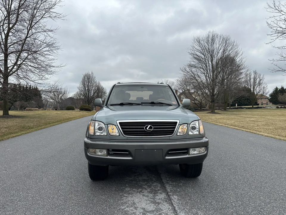 2001 Lexus LX 2nd Gen - Image 12 of 31