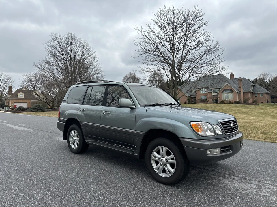 2001 Lexus LX 2nd Gen - Image 13 of 31