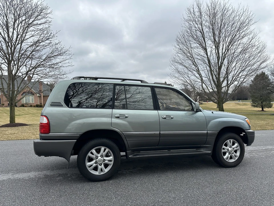 2001 Lexus LX 2nd Gen - Image 15 of 31