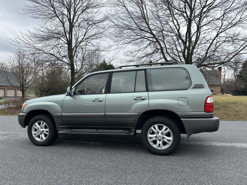 2001 Lexus LX 2nd Gen - Image 18 of 31