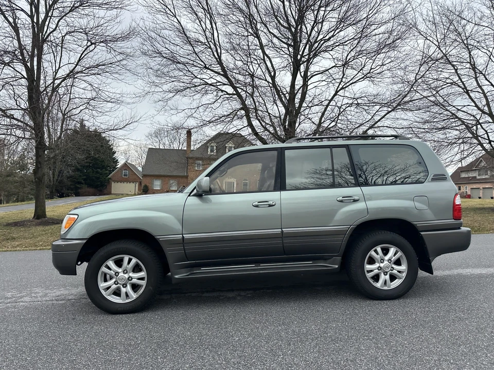 2001 Lexus LX 2nd Gen - Image 19 of 31