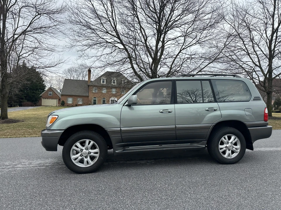 2001 Lexus LX 2nd Gen - Image 21 of 31