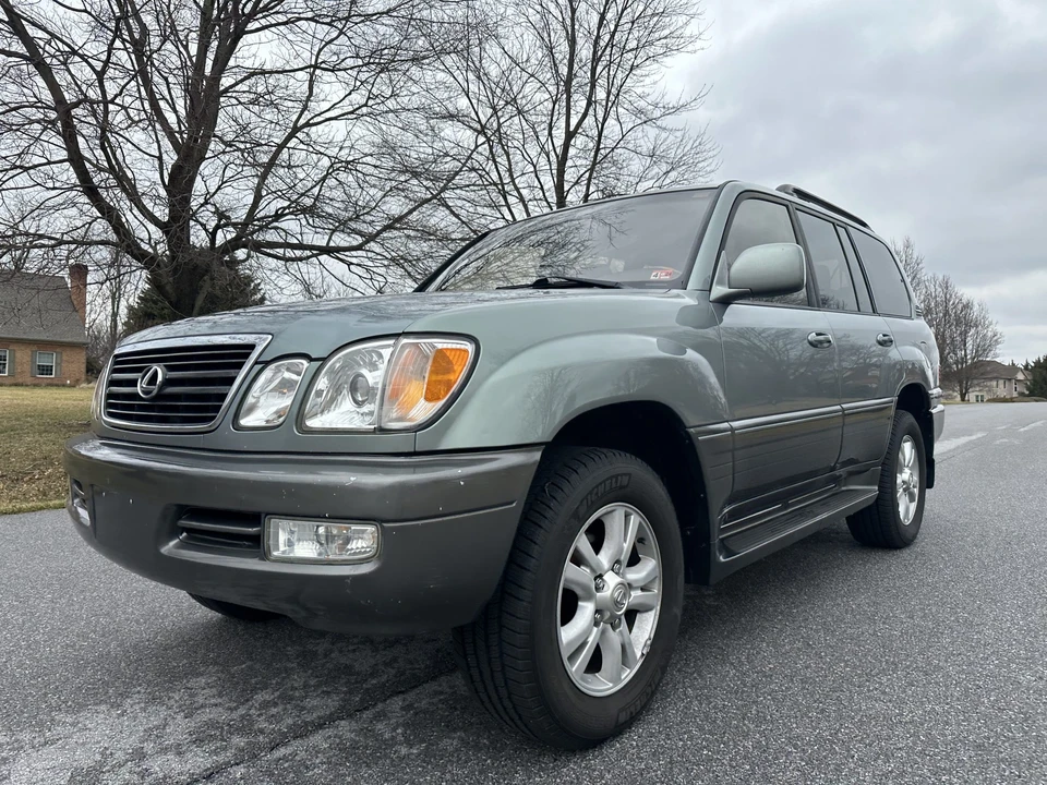 2001 Lexus LX 2nd Gen - Image 9 of 31