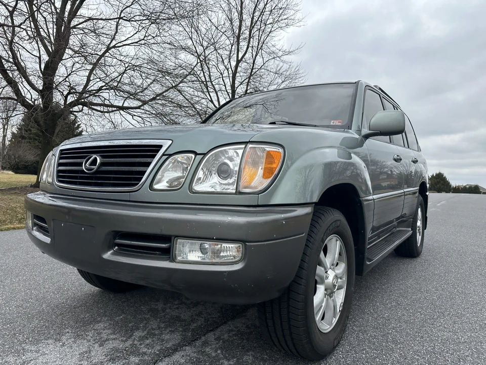 2001 Lexus LX 2nd Gen - Image 10 of 31
