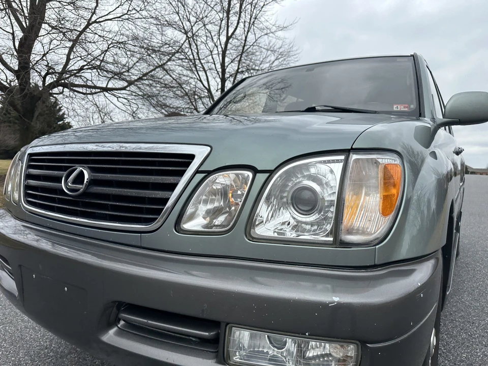 2001 Lexus LX 2nd Gen - Image 22 of 31