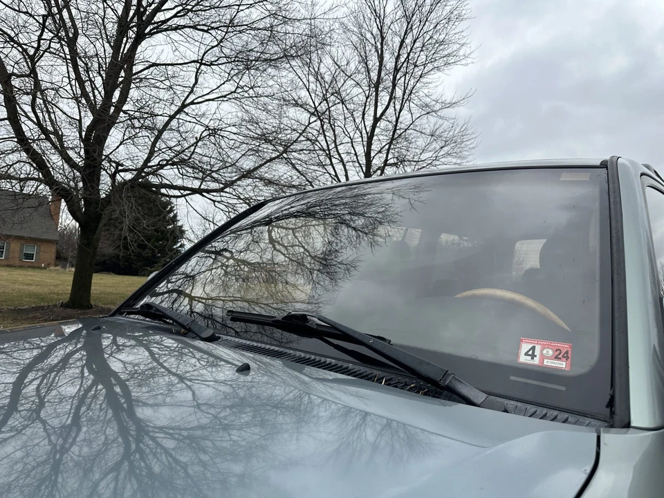 2001 Lexus LX 2nd Gen - Image 25 of 31
