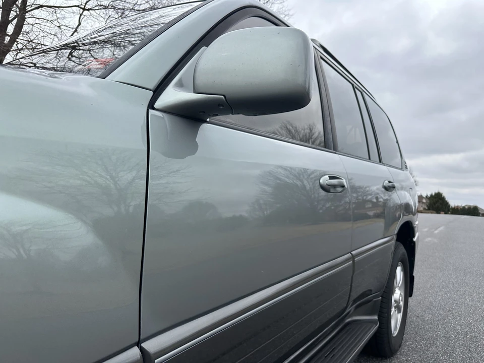 2001 Lexus LX 2nd Gen - Image 27 of 31