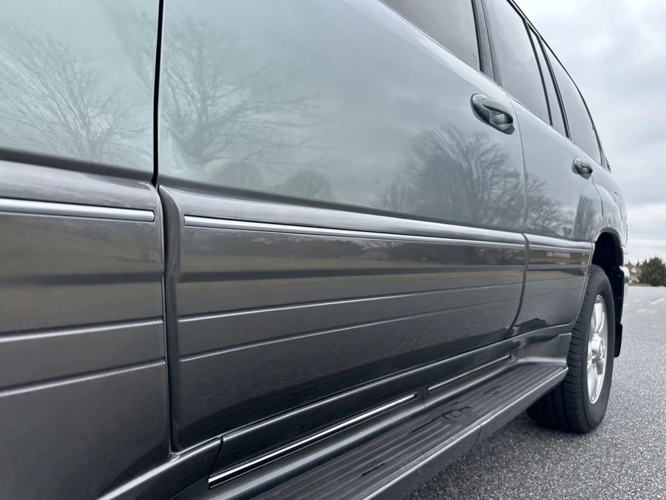 2001 Lexus LX 2nd Gen - Image 28 of 31