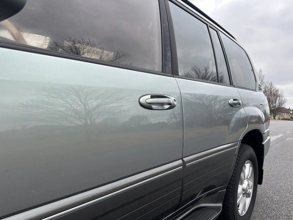 2001 Lexus LX 2nd Gen - Image 30 of 31
