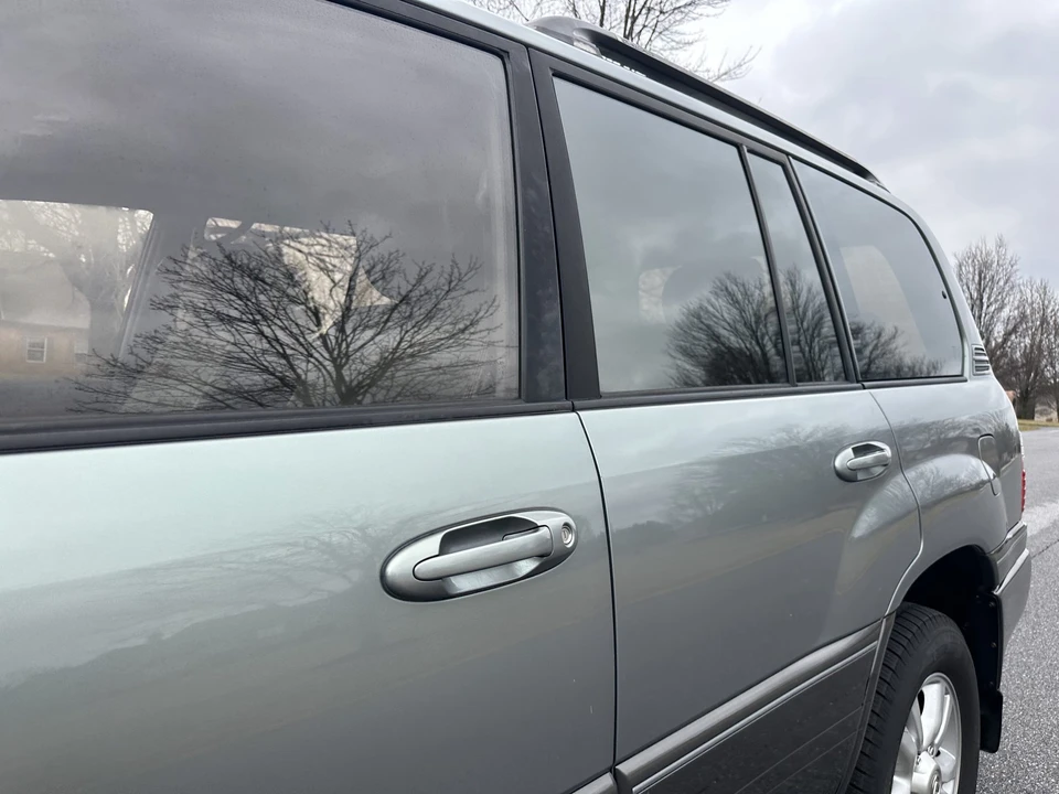 2001 Lexus LX 2nd Gen - Image 31 of 31