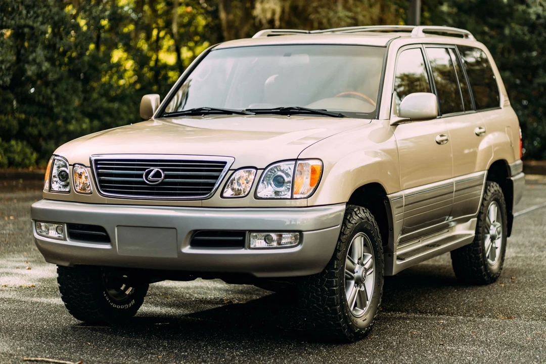 2001 Lexus LX 2nd Gen - Image 2 of 31