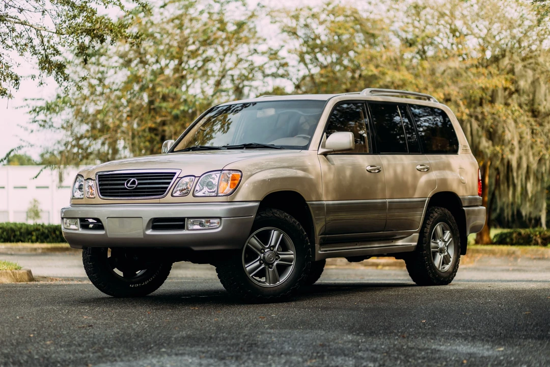 2001 Lexus LX 2nd Gen - Image 8 of 31
