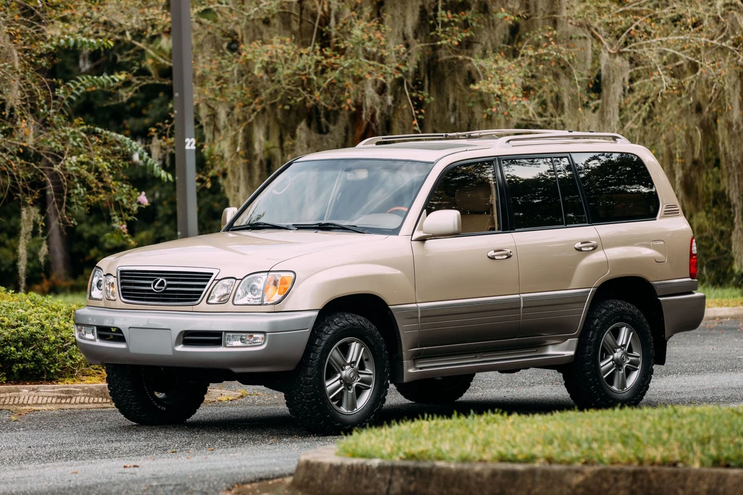 2001 Lexus LX 2nd Gen - Image 9 of 31