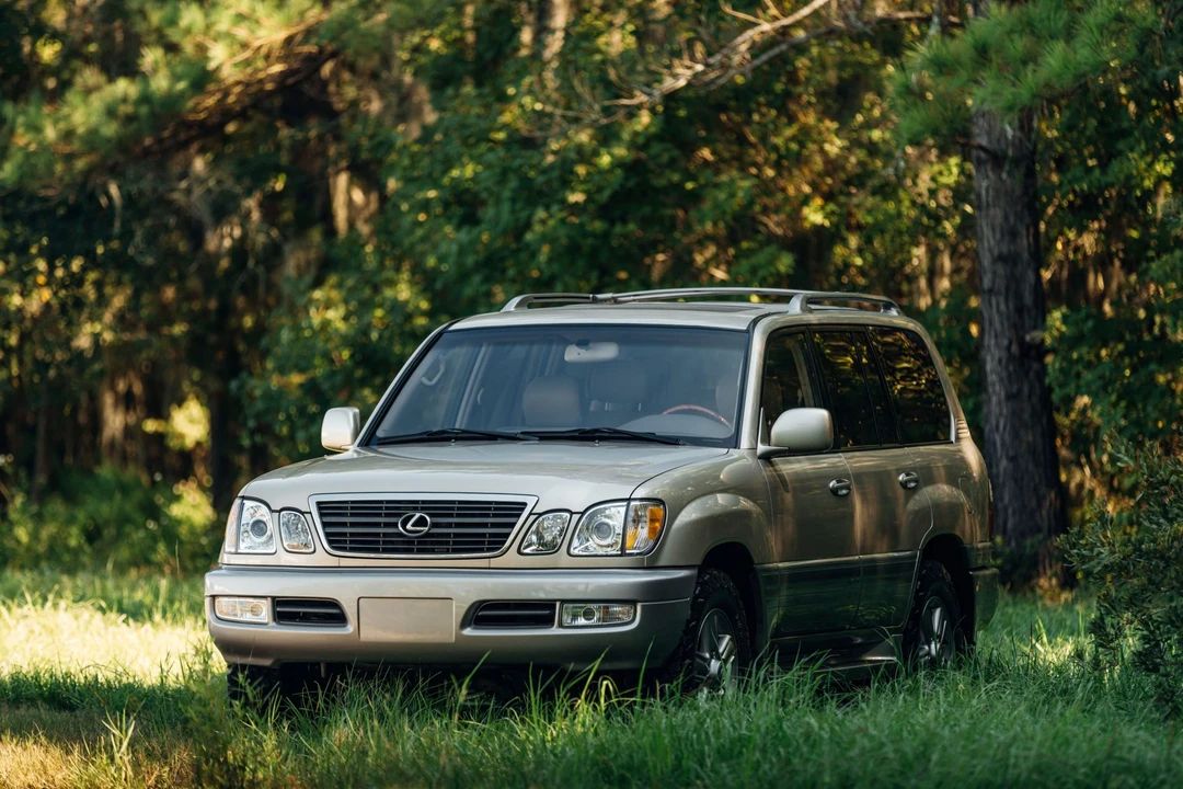 2001 Lexus LX 2nd Gen - Image 3 of 31