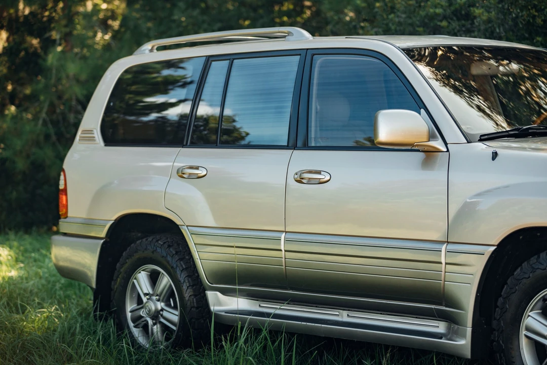 2001 Lexus LX 2nd Gen - Image 30 of 31