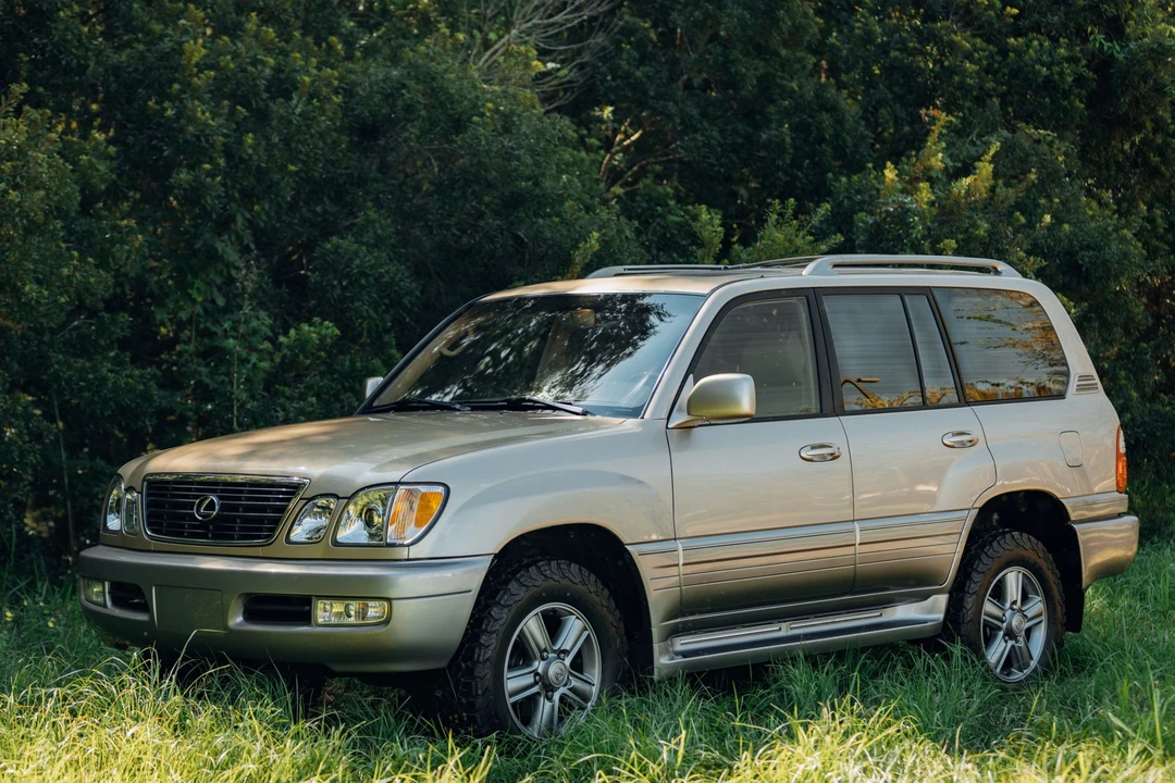 2001 Lexus LX 2nd Gen - Image 7 of 31