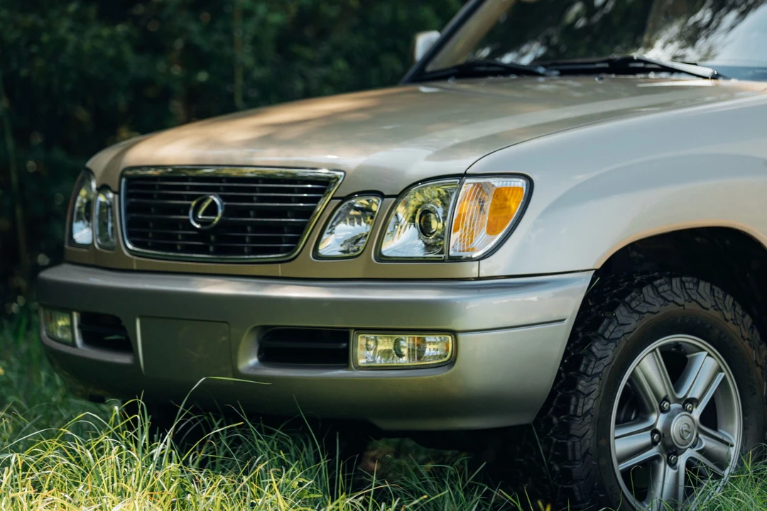 2001 Lexus LX 2nd Gen - Image 21 of 31