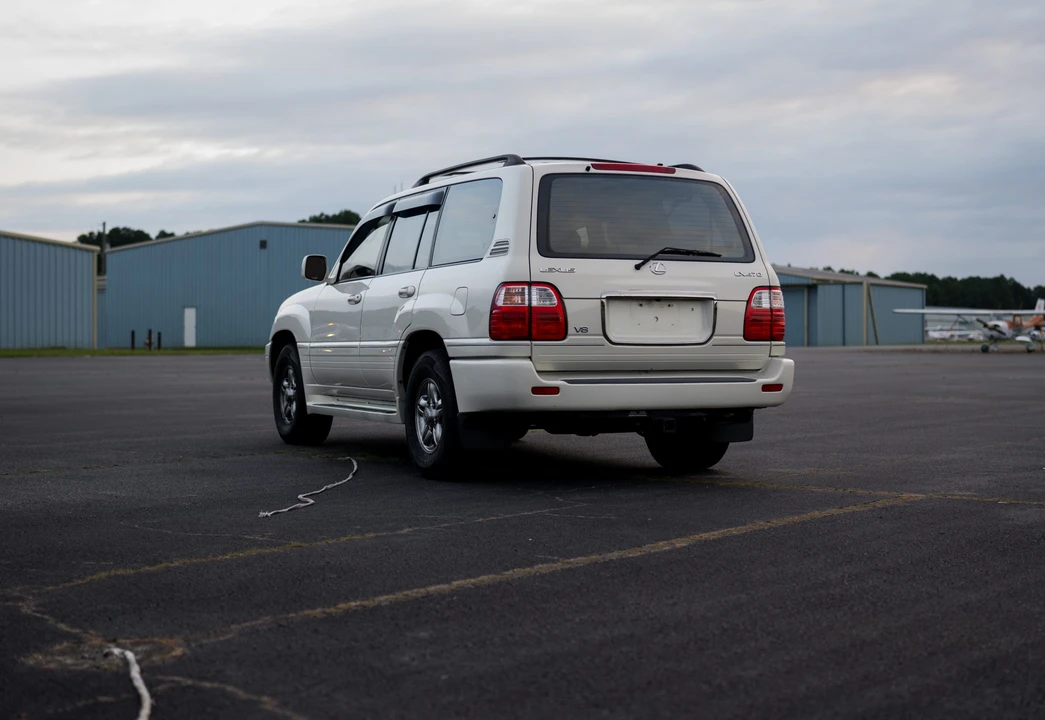 2001 Lexus LX 2nd Gen - Image 13 of 31