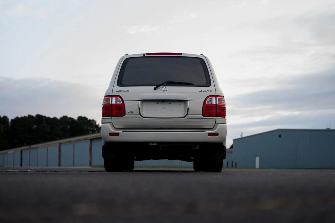 2001 Lexus LX 2nd Gen - Image 15 of 31