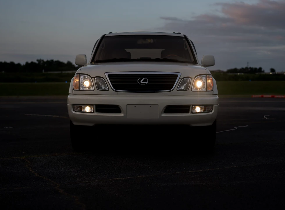2001 Lexus LX 2nd Gen - Image 25 of 31