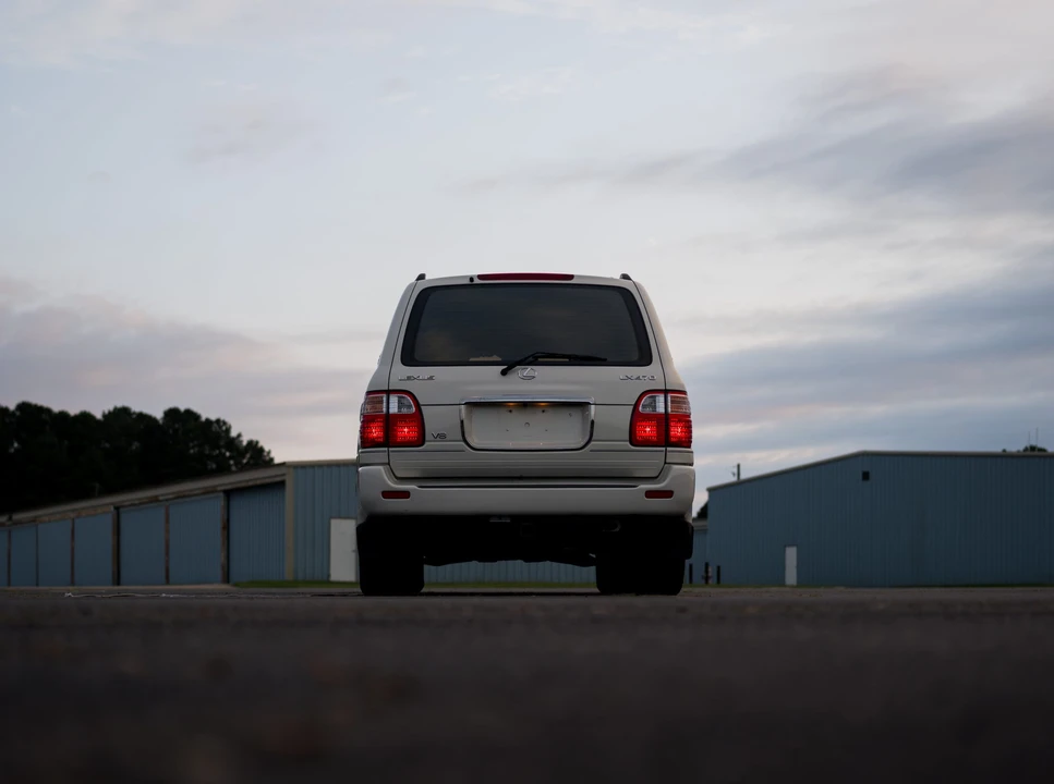 2001 Lexus LX 2nd Gen - Image 14 of 31