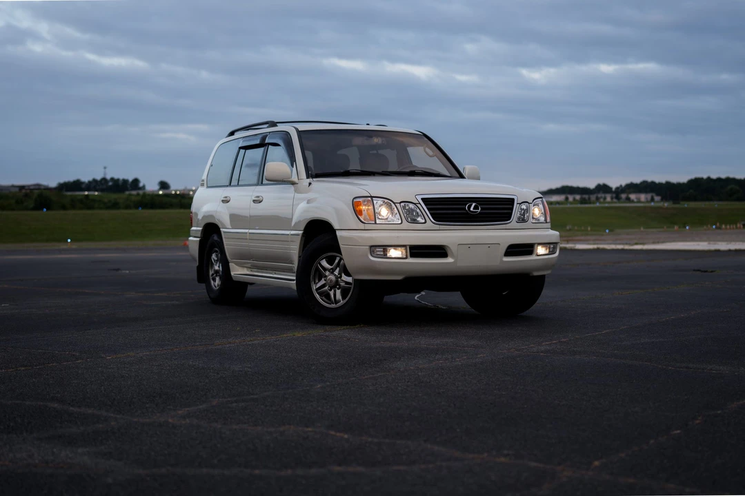 2001 Lexus LX 2nd Gen - Image 20 of 31