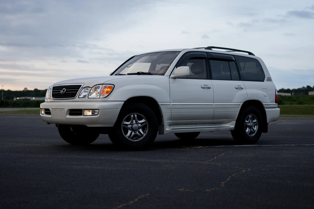2001 Lexus LX 2nd Gen - Image 8 of 31