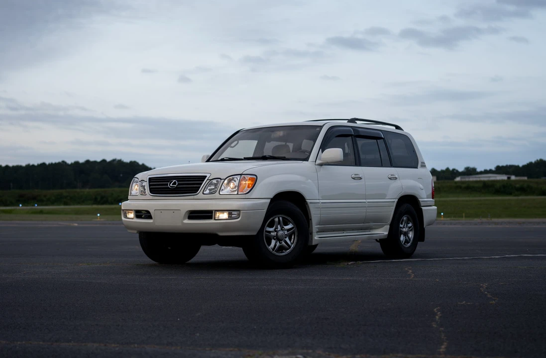 2001 Lexus LX 2nd Gen - Image 6 of 31
