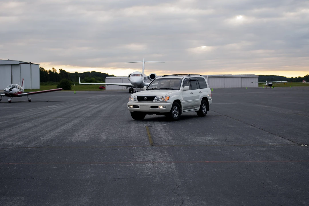 2001 Lexus LX 2nd Gen - Image 2 of 31