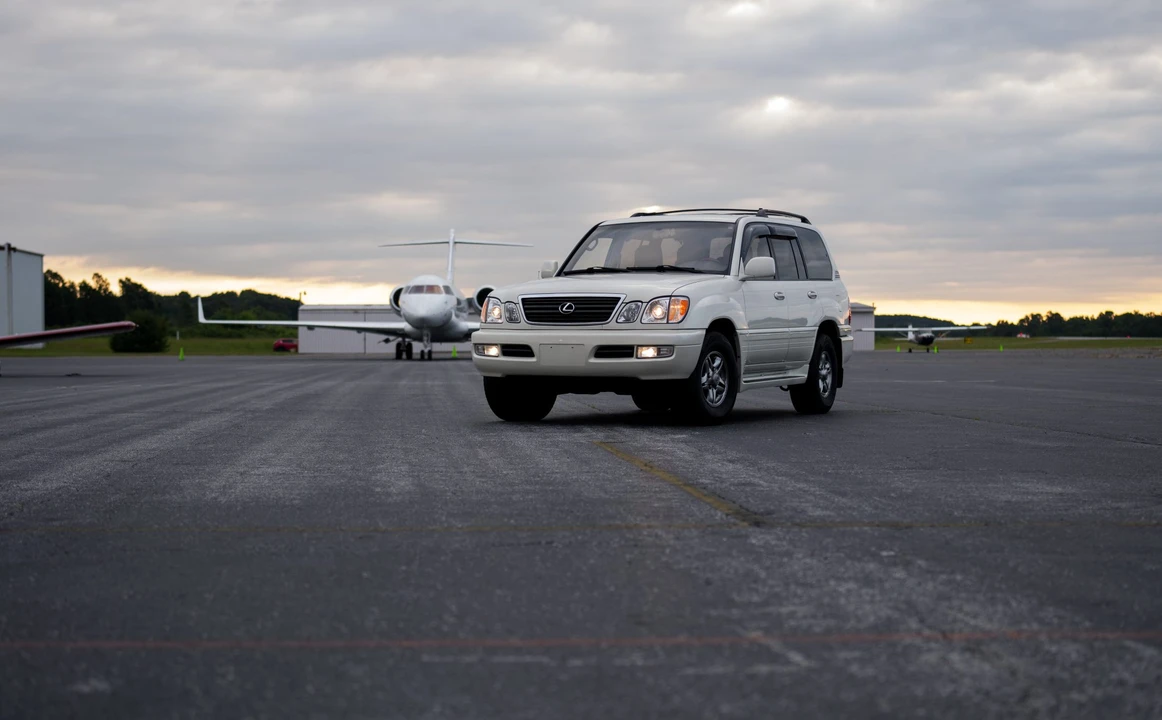 2001 Lexus LX 2nd Gen - Image 3 of 31