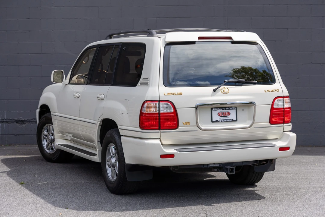 2001 Lexus LX 2nd Gen - Image 21 of 31