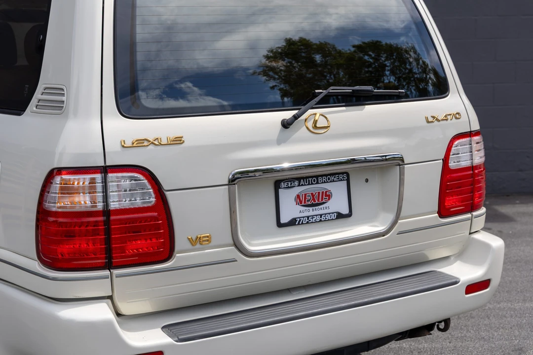 2001 Lexus LX 2nd Gen - Image 28 of 31