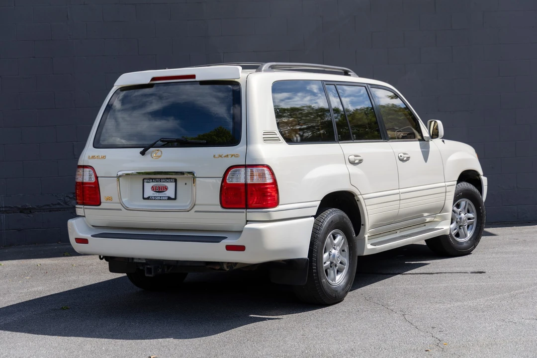 2001 Lexus LX 2nd Gen - Image 19 of 31