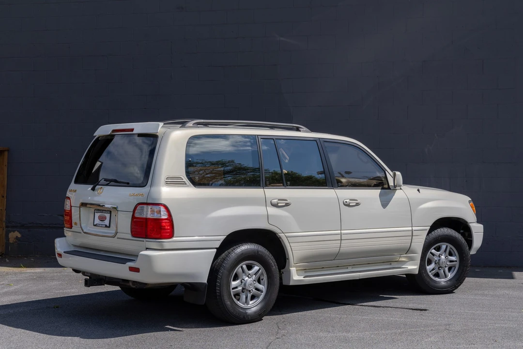 2001 Lexus LX 2nd Gen - Image 18 of 31