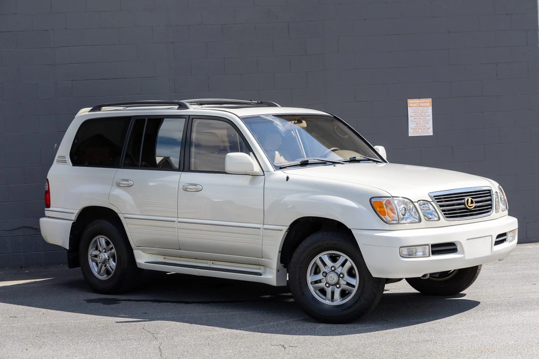 2001 Lexus LX 2nd Gen - Image 12 of 31