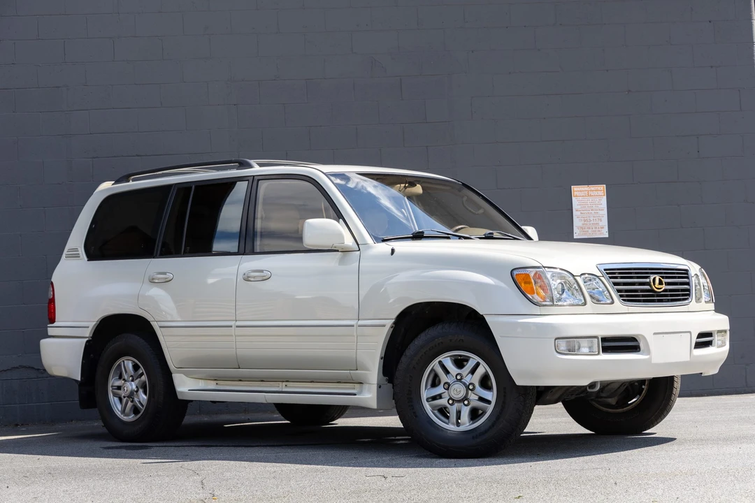 2001 Lexus LX 2nd Gen - Image 13 of 31